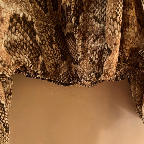 Zara long sleeve crop top with rattlesnake print and scoop neckline. Size XS - Picture 6 of 7